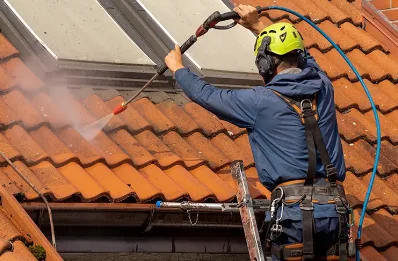 Démoussage et hydrofuge de toiture au Rozel